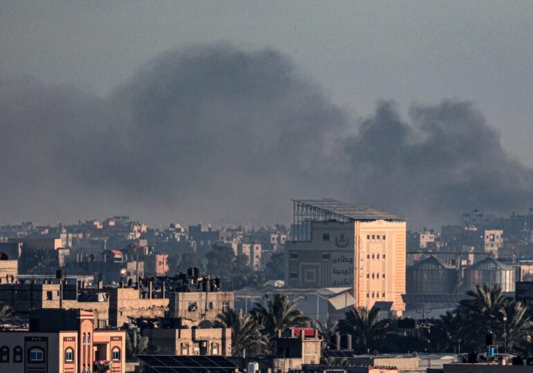 "À Gaza comme partout ailleurs, la France s'oppose à tout déplacement forcé de populations, proscrit par le droit international humanitaire", a commenté le porte-parole adjoint du ministère des Affaires étrangères Christophe Lemoine, ce dimanche 11 février 2024. 