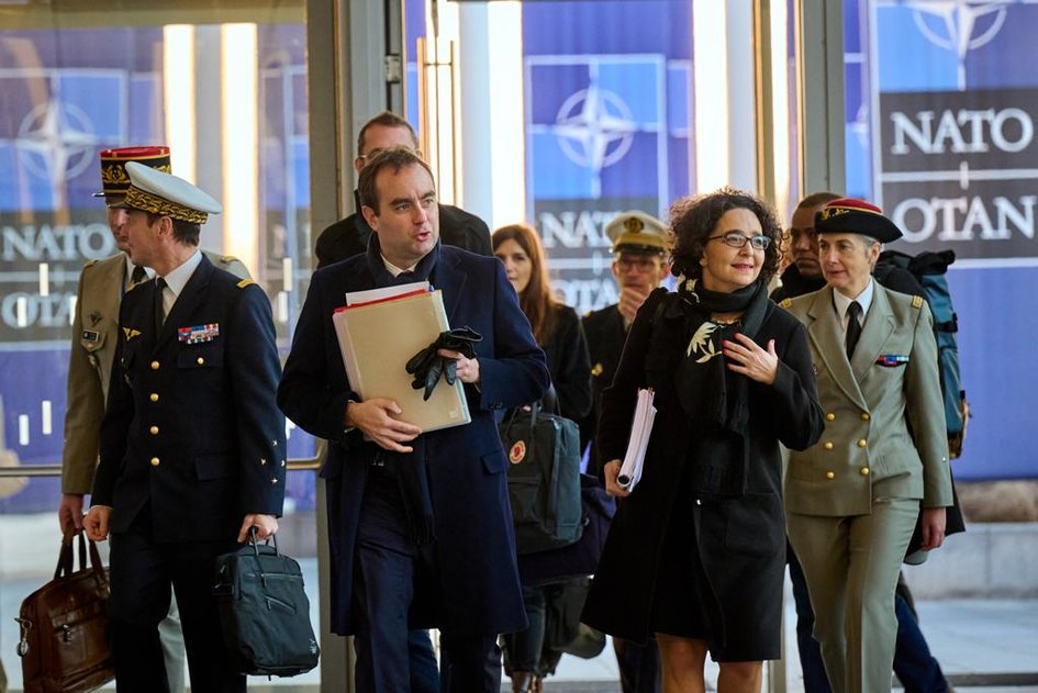Arrivée à l’OTAN en janvier 2025 de M. le Ministre des Armées français Sébastien Lecornu et de Mme la Représentante Permanente de la France auprès de l’OTAN ©AFPM