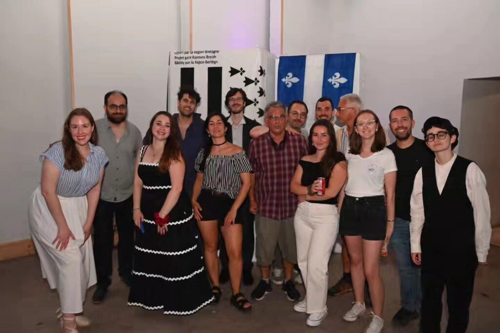 Les "Bretons du Québec" avec la présidente de l'association, Morgane Filleau
