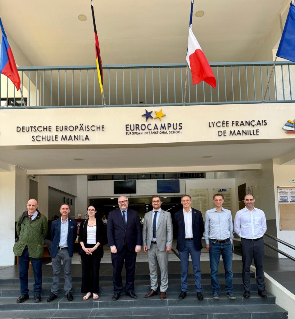 Christophe Lejeune, tête de liste « Union pour les Français des Philippines - La France au cœur » - circonscription Philippines au Lycée Français de Manille