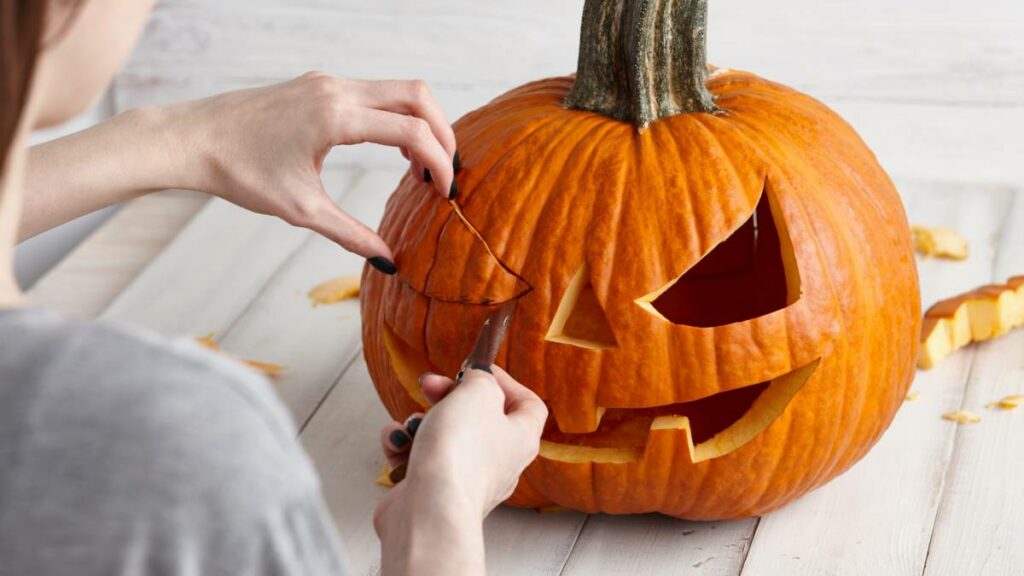 Creuser une citrouille pour Halloween