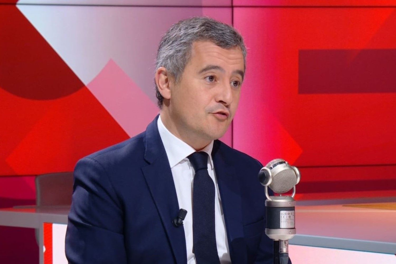 Gérald Darmanin : « Pour être en France et devenir Français, il faut s’assimiler » – garde des Sceaux de la République française (ministre de la Justice) ce dimanche 09 février 2025 sur BFMTV