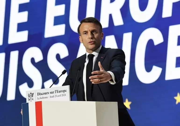 "Le risque est immense d'être fragilisés, voire relégués parce que nous sommes dans un moment inédit de bouleversements du monde, d'accélération de grandes transformations". Emmanuel Macron lors de son discours magistral sur l'Europe à la Sorbonne ce 25 avril 2024.