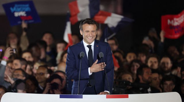 "Je sais aussi que nombre de nos compatriotes ont voté ce jour pour moi, non pour soutenir les idées que je porte mais pour faire barrage à celles de l'extrême droite. Je veux ici les remercier" - Emmanuel Macron au Champs de Mars suite à sa réélection ce 24 mars 2022