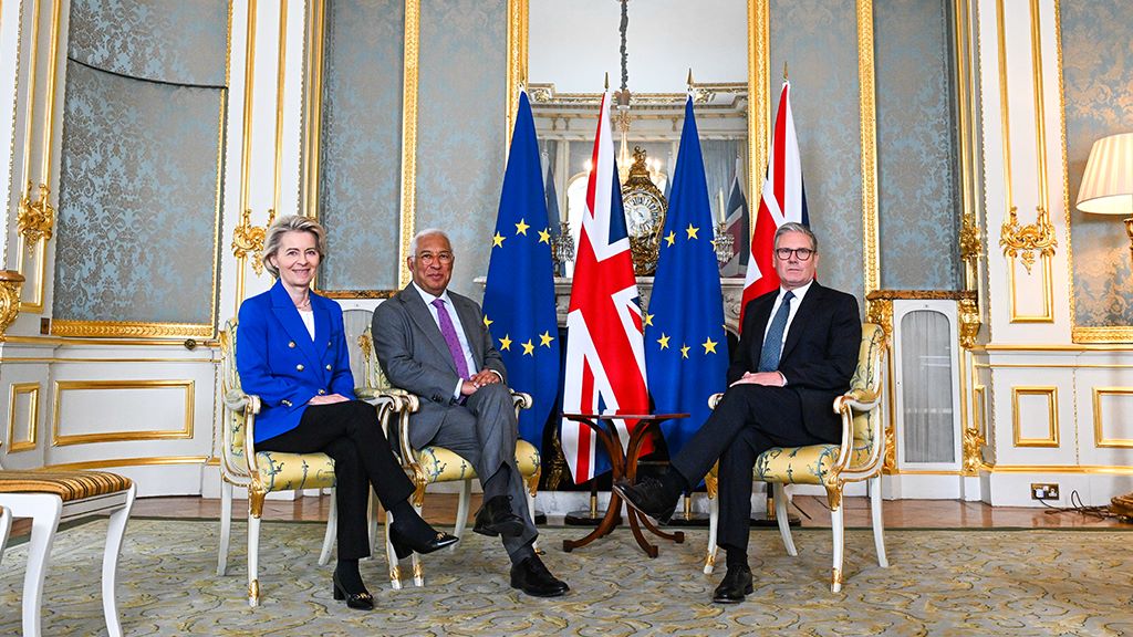 La présidente Von Der Leyen et le président Costa rencontrent le Premier ministre Starmer en 2025 à Bruxelles.