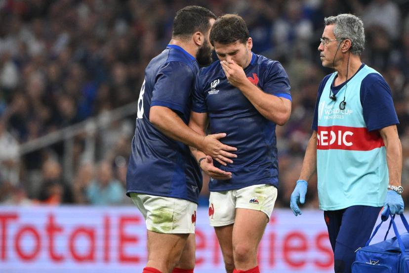 L&rsquo;entraîneur des avants du XV de France William Servat n&rsquo;a « aucun doute sur la capacité d&rsquo;Antoine Dupont à jouer le quart de finale » du Mondial 2023, le 14 ou 15 octobre, a-t-il assuré ce mardi en conférence de presse.