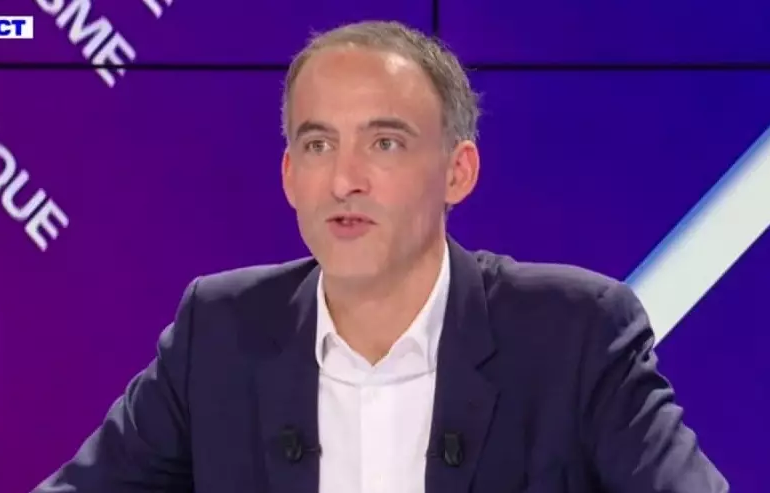 "Ni Jupiter ni Robespierre. Des millions de Français veulent une autre voie " - Raphaël Glucksmann se positionnant en "rupture" avec LFI lors du débat sur BFM ce dimanche.