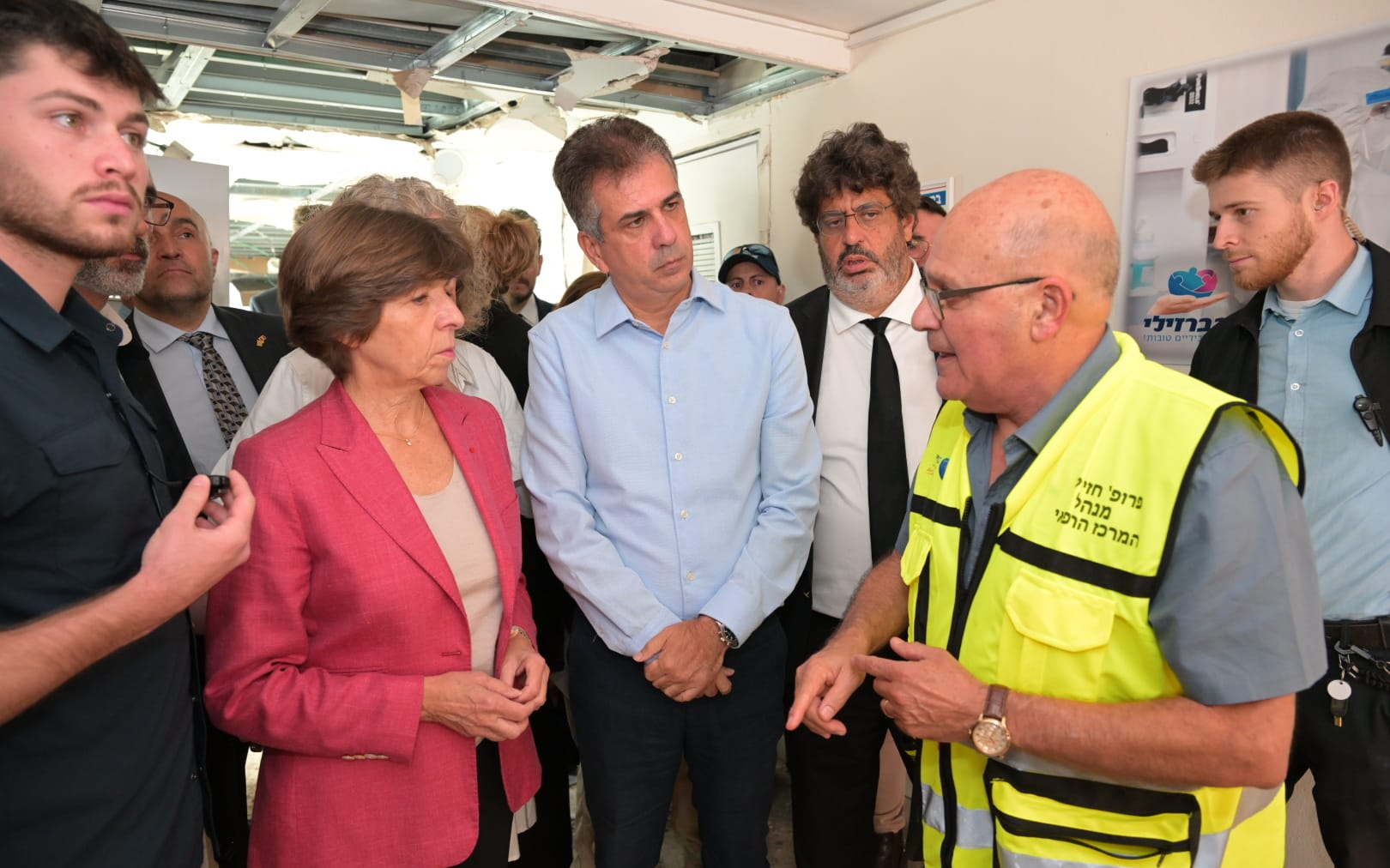 Arrivée samedi soir à Tel-Aviv, Catherine Colonna souhaitait être « aux côtés de nos compatriotes dans l&rsquo;épreuve ». La ministre des Affaires étrangères a rencontré ce dimanche, avec le député des Français de l&rsquo;étranger, Meyer Habib, des familles françaises dont l&rsquo;un des proches a disparu après l&rsquo;attaque terroriste menée par le Hamas.