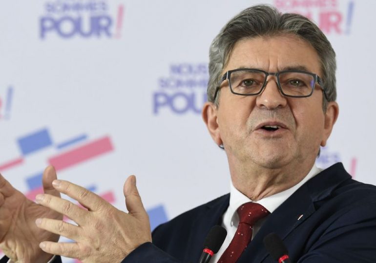 "Tous les établissements d'enseignement privé doivent se soumettre aux lois. Leur engagement religieux ne peut en aucun cas se considérer comme au-dessus de celles-ci", écrit sur X le leader de La France insoumise, Jean-Luc Melenchon.