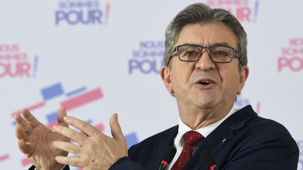 « Tous les établissements d’enseignement privé doivent se soumettre aux lois. Leur engagement religieux ne peut en aucun cas se considérer comme au-dessus de celles-ci », écrit sur X le leader de La France insoumise, Jean-Luc Melenchon.