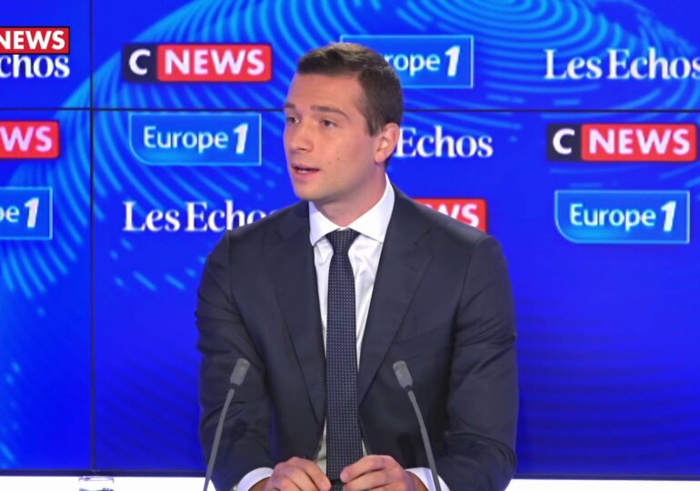 "Les Français ont placé le RN en tête des européennes, nous sommes dans une dynamique incontestable. Pour créer les conditions de cette majorité absolue, nous avons décidé avec Marine Le Pen de tendre la main à des formations patriotes, républicaines, et notamment aux Républicains de droite avec Éric Ciotti pour bâtir la majorité la plus large possible" - Jordan Bardella précisant sa volonté d'avoir une majorité absolue pour accepter le poste de Premier Ministre.