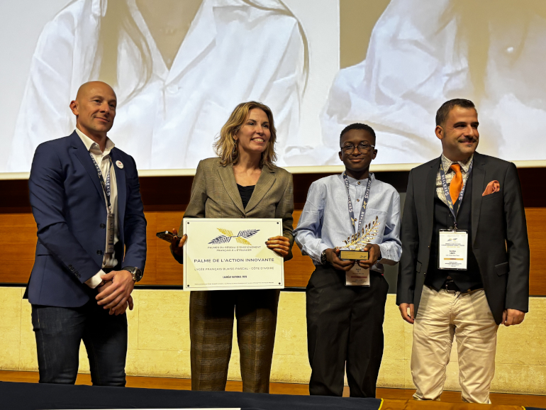 Laurent Peries, directeur marketing et recrutement de l'Edhec et Caroline Miannay-Martias, proviseure Blaise Pascal de Côte d’Ivoire