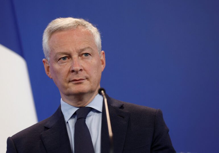 "La réforme des retraites vaut-elle, oui ou non, la chute du gouvernement et le désordre politique? La réponse est clairement non. Que chacun prenne lundi ses responsabilités ! Arrêtons avec le bal des hypocrites !" - Bruno Le Maire, ministre de l'Economie