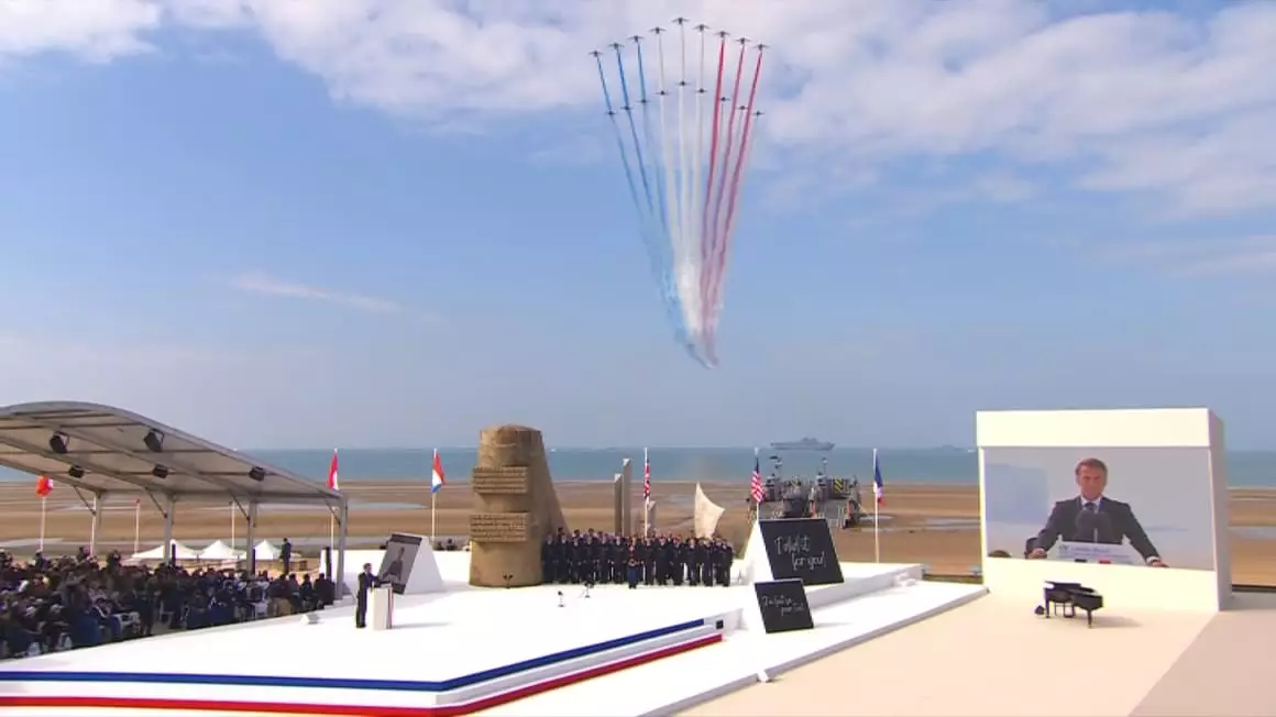 « Face à ceux qui prétendent changer les frontières par la force ou réécrire l’histoire, soyons dignes de ceux qui débarquèrent ici », a lancé le président de la République lors de la conclusion de la cérémonie internationale dédiée au 6 juin 1944 en présence de 24 chefs d’Etats.