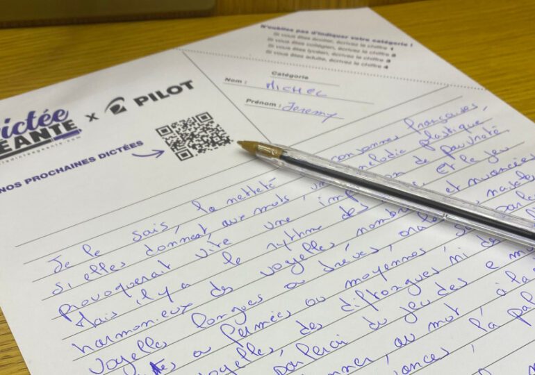 Papier, stylo, dictée ! 