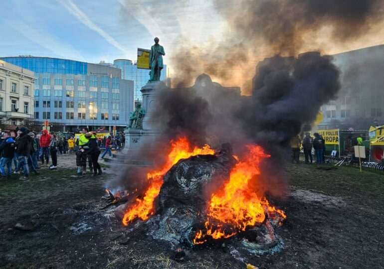 "Oui pour aider l'Ukraine dans un contexte de guerre, non pour créer une situation de concurrence déloyale qui profite à quelques milliardaires ou à quelques milliardaires qui ne respectent pas nos règles" - Emmanuel Macron à Bruxelles lors du sommet européen ce 1er février 2024 alors que les agriculteurs de toute l'Europe manifestés dans la capitale de l'Union européenne. 