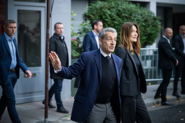 L’ancien président français Nicolas Sarkozy et son épouse Carla Bruni-Sarkozy