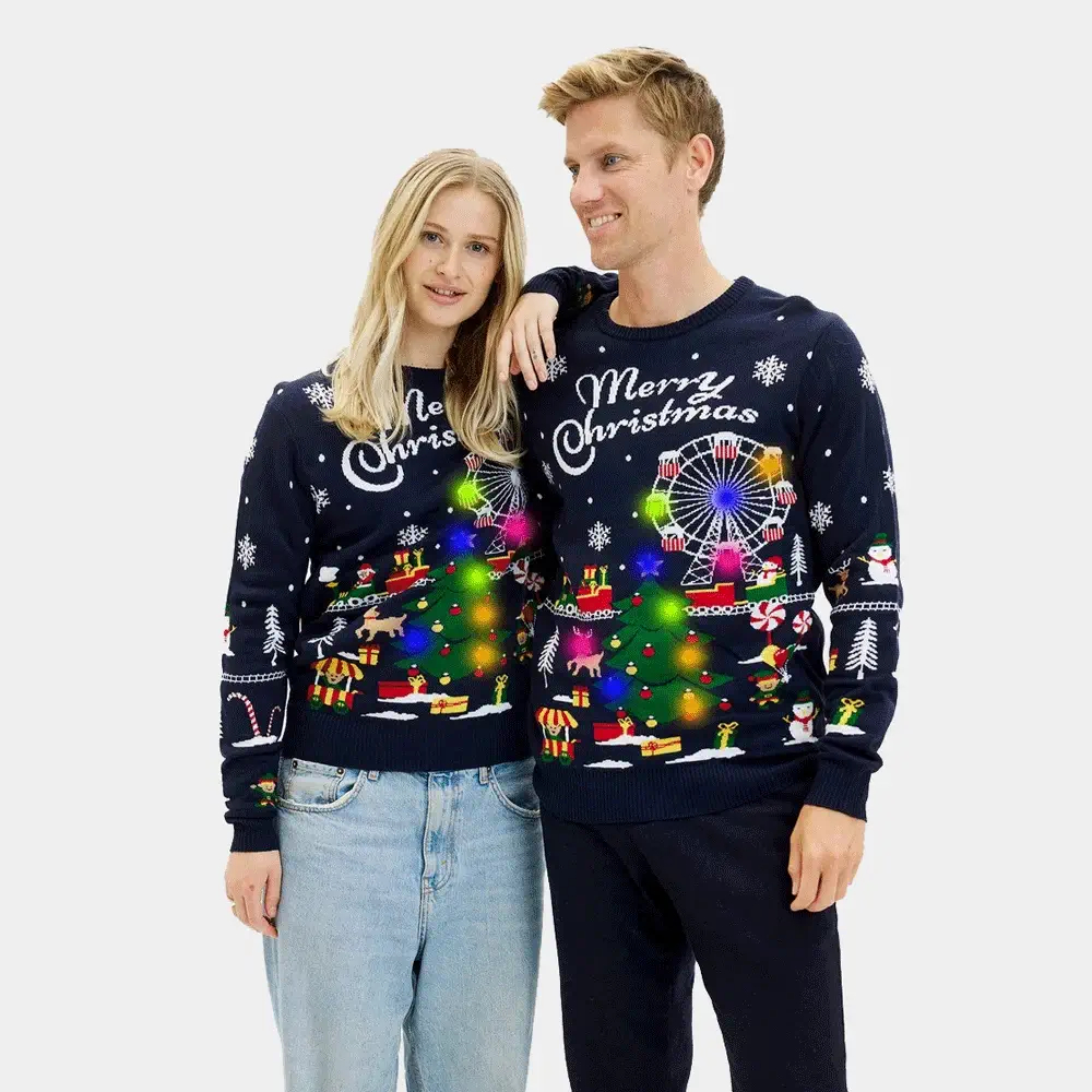 Couple avec Pull de noël lumineux led