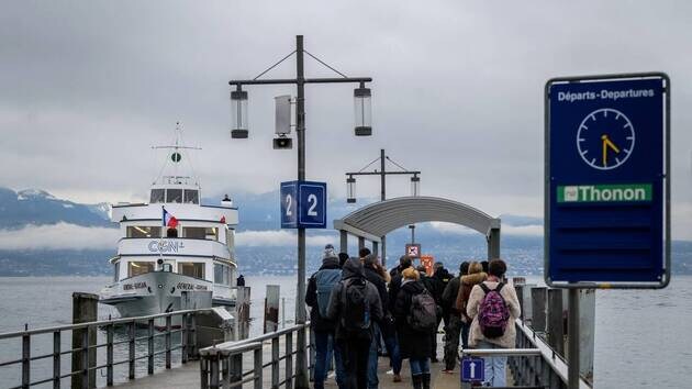 Un résident français qui travaille en Suisse, mais rentre le soir dans l’Hexagone, sera indemnisé par l’Assurance chômage comme n’importe quel autre demandeur d’emploi. Même s’il n’a pas cotisé en France (Ici, des passagers empruntant la navette entre Lausanne et Thonon)