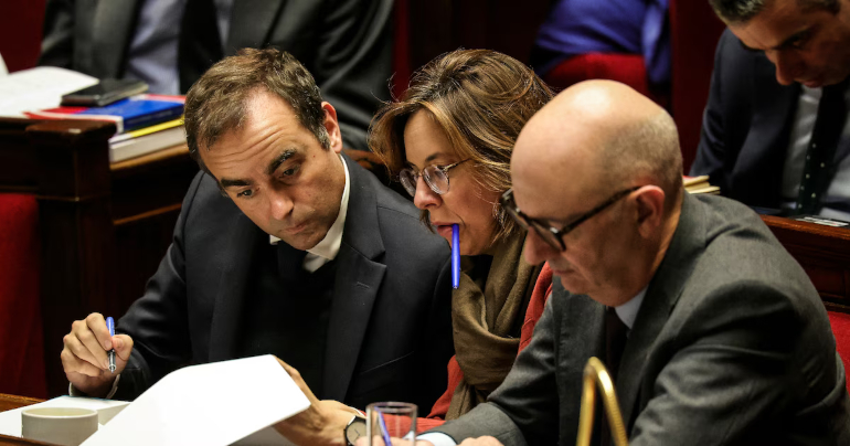 Le Premier ministre Sébastien Lecornu, les ministres des Comptes publics, Amélie de Montchalin, et de l'Économie, Roland Lescure, à l'Assemblée nationale le 24 octobre 2025