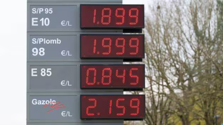 Une station-service près de Rennes, le 9 mars 2026, alors que les prix avaient commencé à monter en raison du conflit au Moyen-Orient.