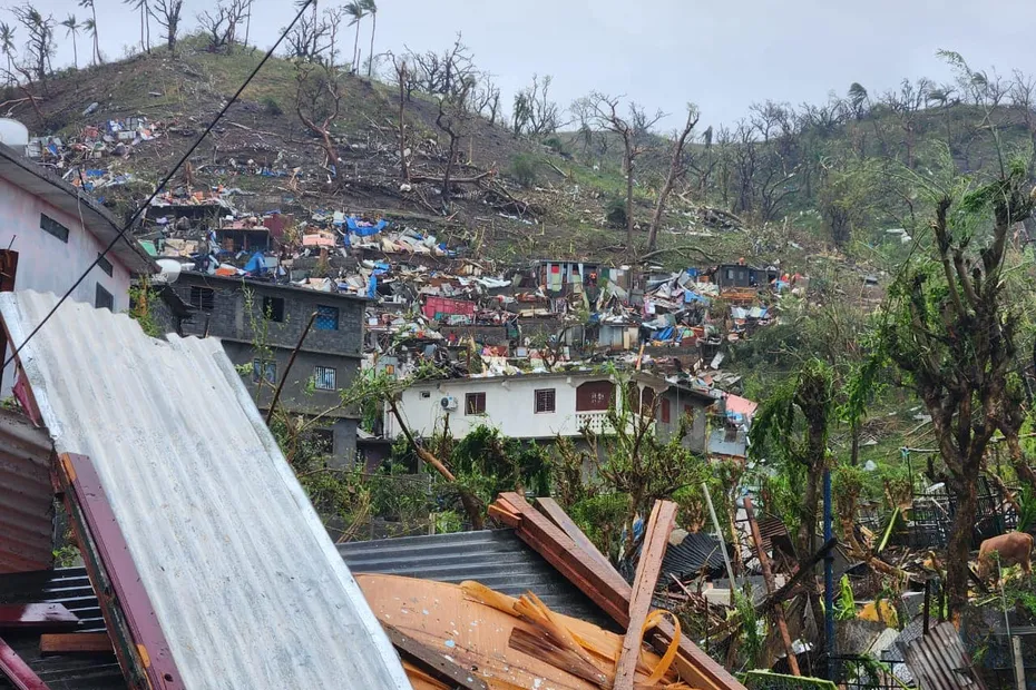 Le préfet de Mayotte a évoqué sur le plateau de La 1ère (France Télévision Outre-mers) le difficile bilan après le passage de Chido. « Je pense qu&rsquo;il y aura certainement plusieurs centaines (de morts), peut-être approcherons-nous le millier, voire quelques milliers », a-t-il assuré.